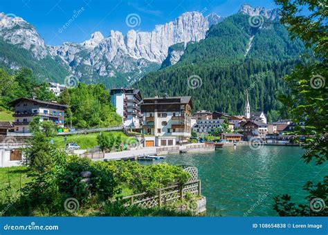 Alleghe Bellunoitaly A Charming Mountain Village Located In A Unique