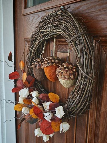 12 Beautiful DIY Fall Wreaths • Picky Stitch