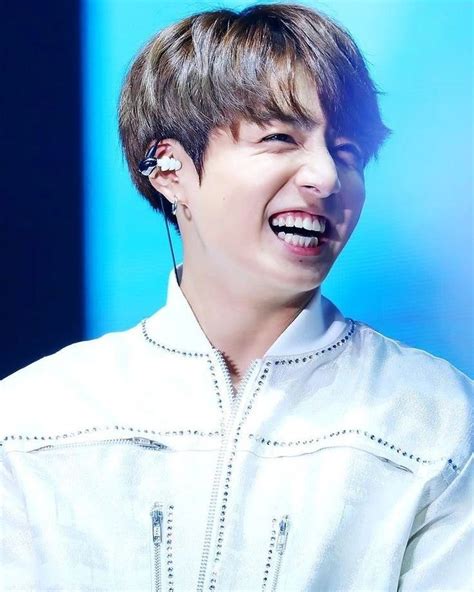 전정국🐰 Jeon Jungkook 🐰 ~bts⁷ On Instagram “his Beautiful Bunny Smile A Thread To Make Your Day