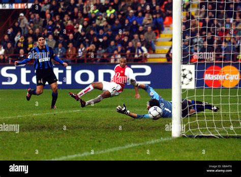 Arsenal V Inter Milan Thierry Henry Hi Res Stock Photography And Images