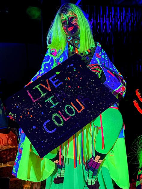 Neon Naked Life Drawing The Most Colourful Night Out In London Craft Travel