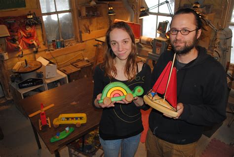 La fabrication de jouets de bois un créneau gagnant Le Progrès de