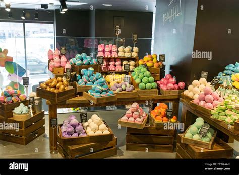 MOSCOW, RUSSIA - APRIL 24, 2018: Lush cosmetics store in Moscow. Fresh ...