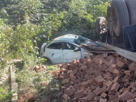 Motorista De Caminh O Morre Ap S Ficar Preso Nas Ferragens Em Acidente