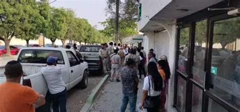 Toman Oficinas De La CFE En Valles