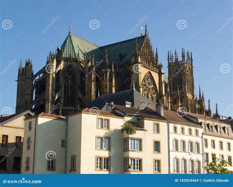 Vistas A La Impresionante Catedral De Metz Detr S De Los Edificios