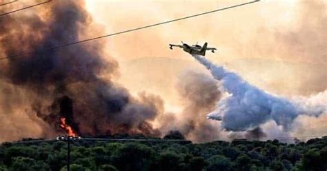 Grecia aún combate grandes incendios