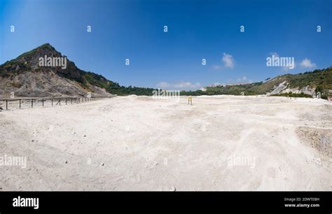 Campi Flegrei Fumarole Immagini E Fotografie Stock Ad Alta Risoluzione