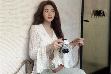 Từ hot girl nổi tiếng trên mạng một thời đến nàng thơ trong phim giờ vàng Báo Dân trí