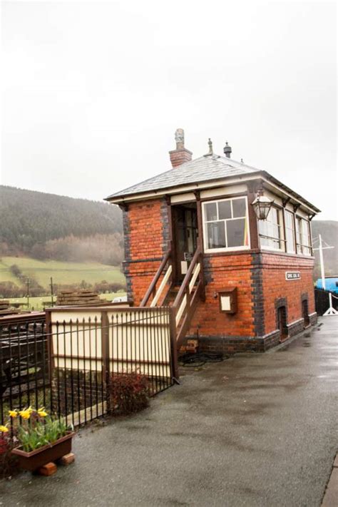 Solve Llangollen Railway Carrog Signal Box Jigsaw Puzzle