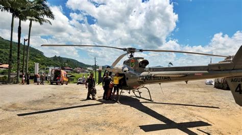 Vídeo Idoso é resgatado após ficar quatro dias perdido na mata em