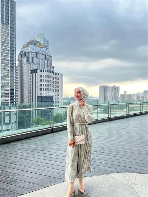 Rekomendasi Dress Kondangan Hijab Lengkap Dengan Tips Memilihnya Hot