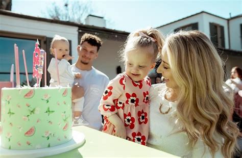 Patrick Mahomes shows off a sweet moment celebrating his 2nd wedding ...