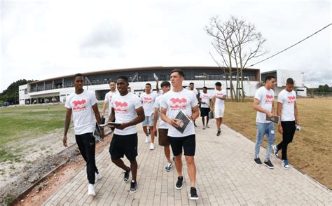 Elenco Do Red Bull Bragantino Visita Obras Do Novo Ct Do Clube Jornal