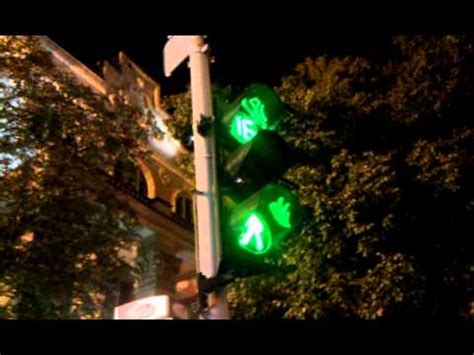 Говорящий светофор на Крещатике - YouTube