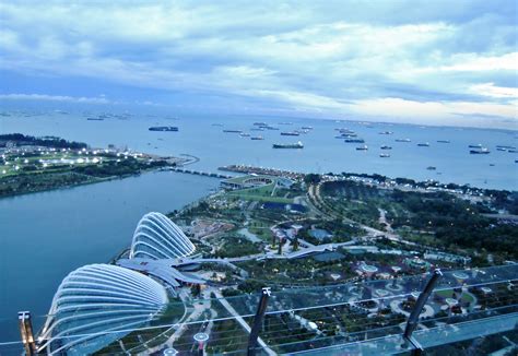 UMI & TSURU: Singapore Skyline from MBS