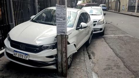 Insólito se robaron un colectivo chocaron varios autos y se fugaron