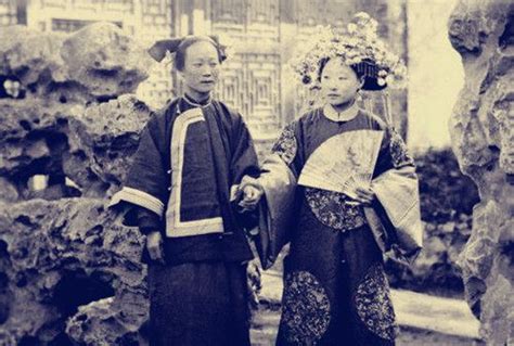 老照片：1886年 1897年，一组清朝末年女性的7张珍贵照片女性富贵人家大户人家新浪新闻