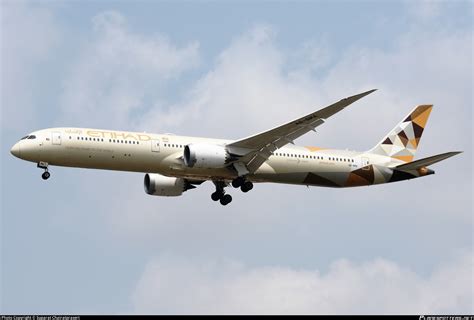 A Bma Etihad Airways Boeing Dreamliner Photo By Suparat