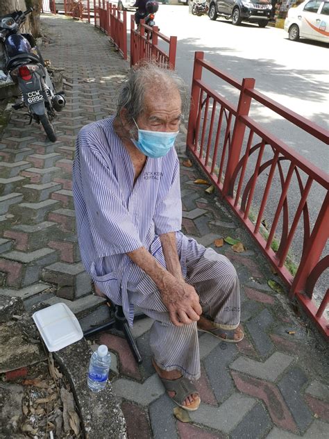 穿病服失智老翁游荡 陈俊广促熟人或家人联系 地方