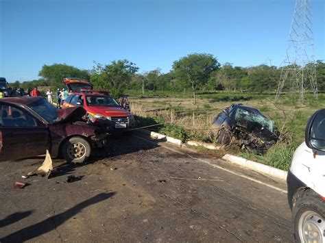 Dois Carros Batem De Frente E Motoristas Morrem Na Mgc 135 Em