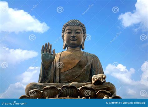 Tian Tan Buddha O Estatua Gigante De Buda En Po Lin Monastery Imagen De