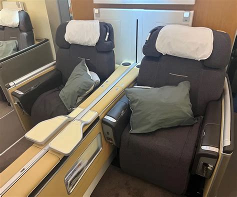 Review Lufthansa First Class Airbus A340 600 BOS MUC One Mile At A