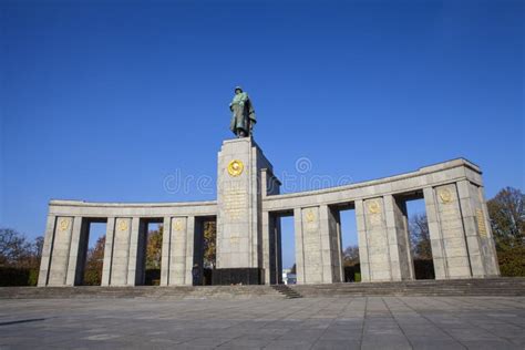 Soviet War Memorial In Berlin Editorial Stock Image Image Of Armed