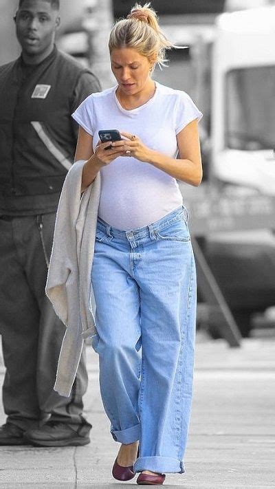 Pin By On Preggo Fashion Celebrity Maternity