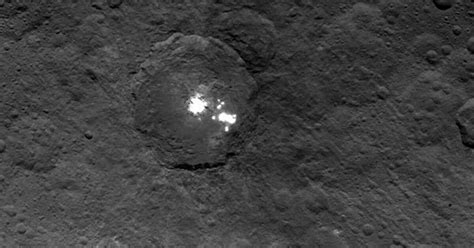 Rätselhafter Dunst Helle Flecken auf Ceres erzeugen Mini Atmosphäre