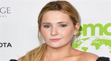 Abigail Breslin Net Worth - Bio, Birthday, Height, Weight, Age