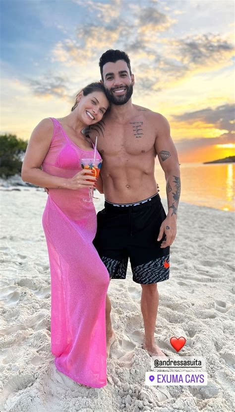 Gusttavo Lima E Andressa Suita Fazem Passeio De Barco Pelas Bahamas Em