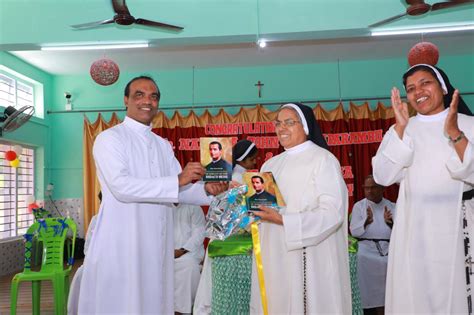 Domenicane Di Santa Maria Del Rosario Prima Professione In India Anno