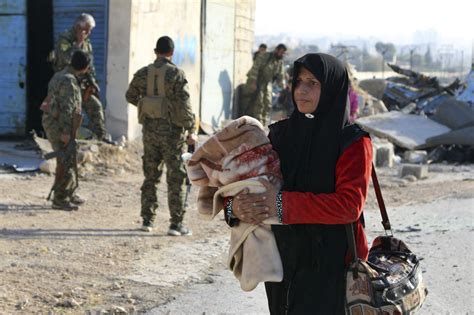 Photos Mass Exodus From Aleppos Rebel Stronghold As Regime Forces