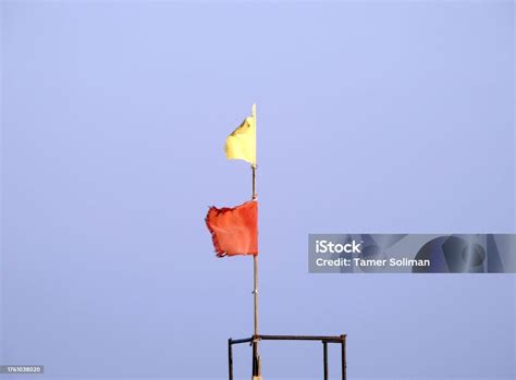 Bendera Kuning Dan Merah Di Pantai Sistem Bendera Peringatan Pantai