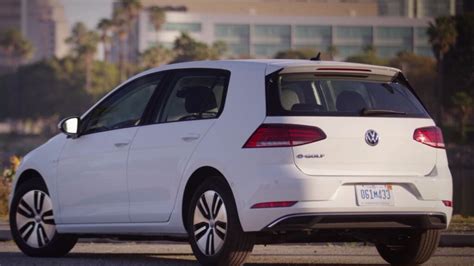 Reborn VW Golf Electric (2029) will have a flatter roof than the ID.3