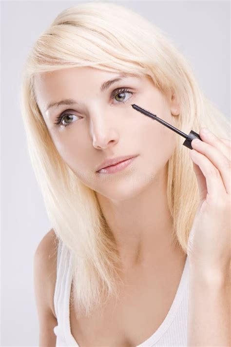 Retrato Del Primer De Un Blonde De La Belleza Foto De Archivo Imagen De Atractivo Piel 10591292