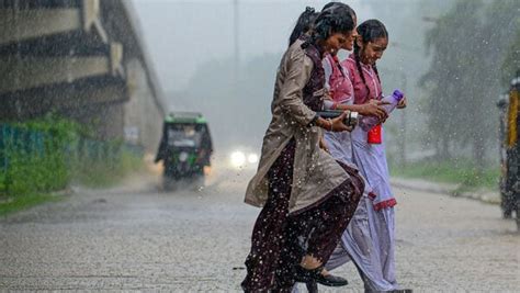 Rain Forecast Today In Wb কলকাতায় বৃষ্টির ঘাটতি ৫০ আজ রাজ্যের কোন