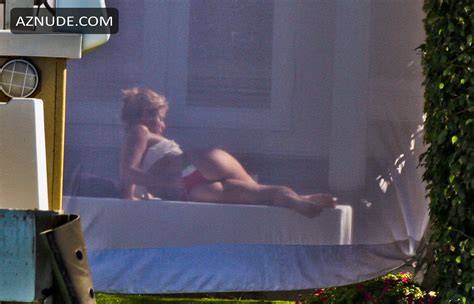 SHAKIRA Nude AZNude