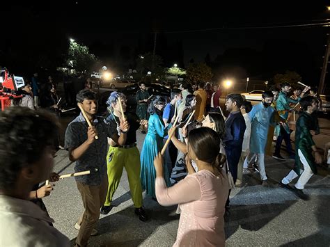 Students Dance The Night Away In Celebration Of Navratri At The Glenn