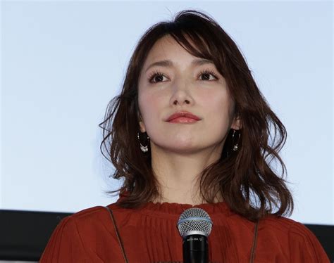 「ただの性格悪い人」フワちゃん 飛行機内の迷惑行為を暴露され“プライベートでも常識外れ”に広がるドン引き「画面越しそのまま」 女性自身