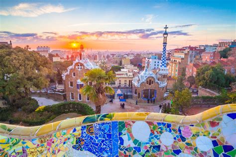 日の出のグエル公園 バルセロナの眺め スペインの風景 | Beautiful Photo.net | 世界の絶景 美しい景色