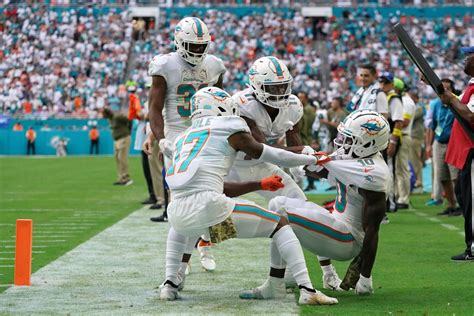 Miami Dolphins Head Into Bye in First Place - Sports Illustrated Miami ...