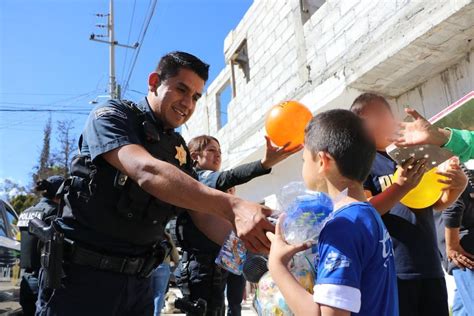 Polic As De La Sspmq Llevan Sonrisas A Ni Ez De Comunidades De Santa