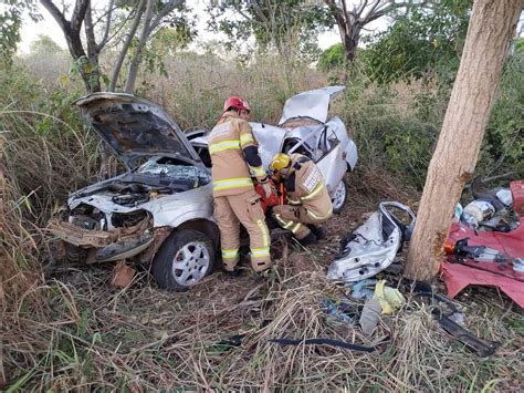 Motorista Morre E Irm O Fica Ferido Ap S Carro Bater Em Rvore Na Lmg