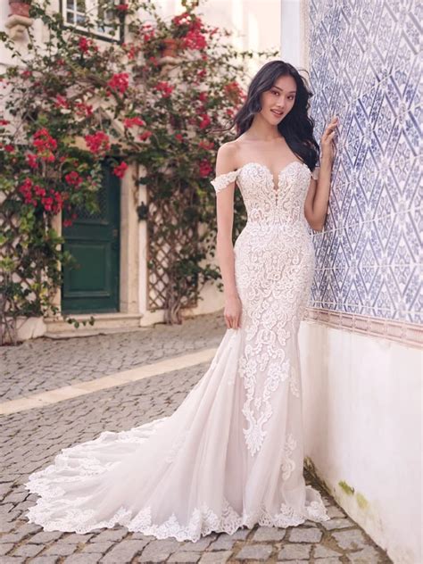 Romantic And Sexy Lace Fitted Gown Kleinfeld Bridal