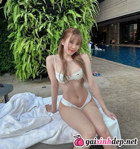 53 Ảnh Thiều Bảo Trâm Bikini Khoe Đường Cong Quyến Rũ