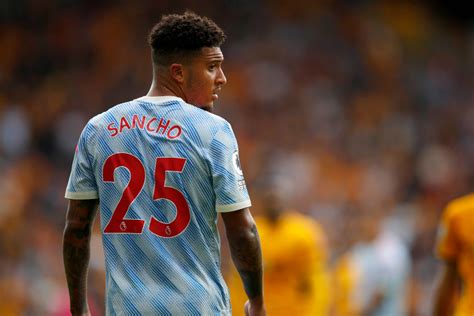 Why Isnt Jadon Sancho Playing On The Right For Manchester United