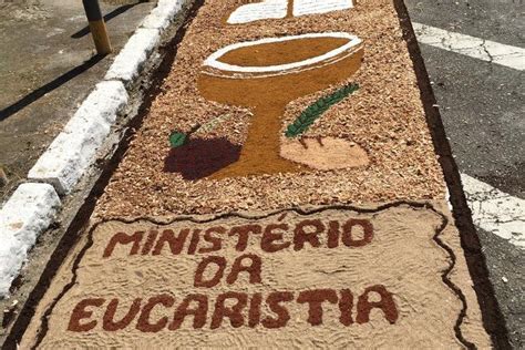 Celebração de Corpus Christi e os tradicionais tapetes coloridos