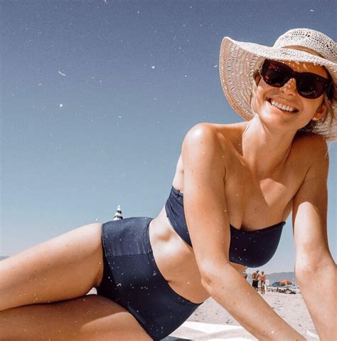 Sexy Viva Bianca Bikini Pics